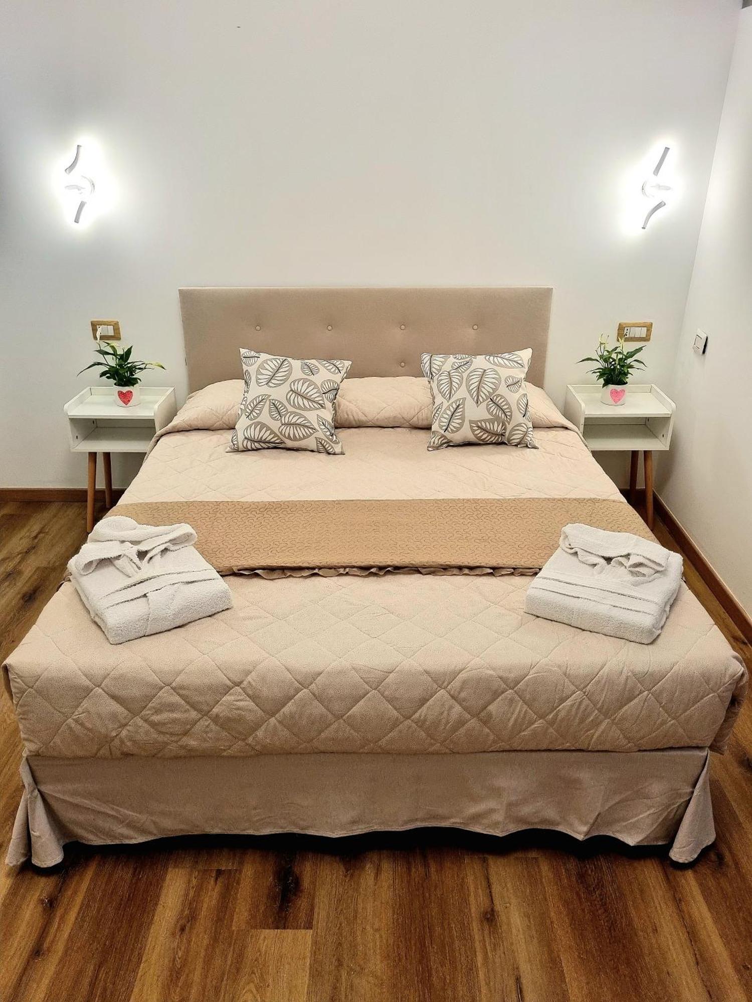 B&B Italo House Опера Екстериор снимка