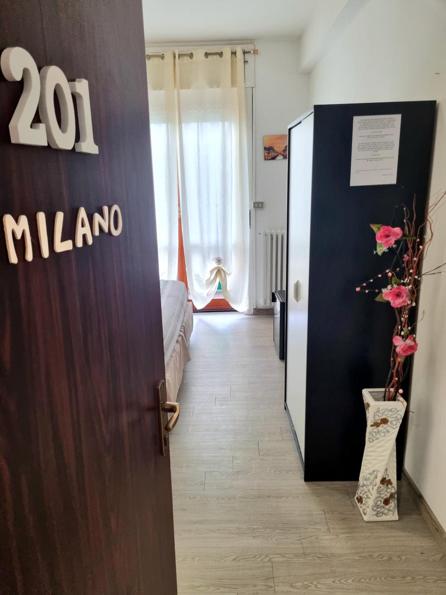 B&B Italo House Опера Екстериор снимка